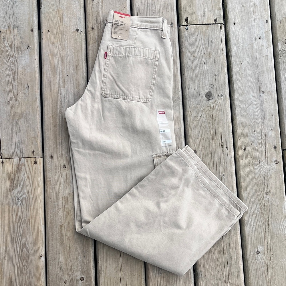 NWT Levi's Super Low Loose Cargo Pants Size 28/32 - Picture 3 of 11